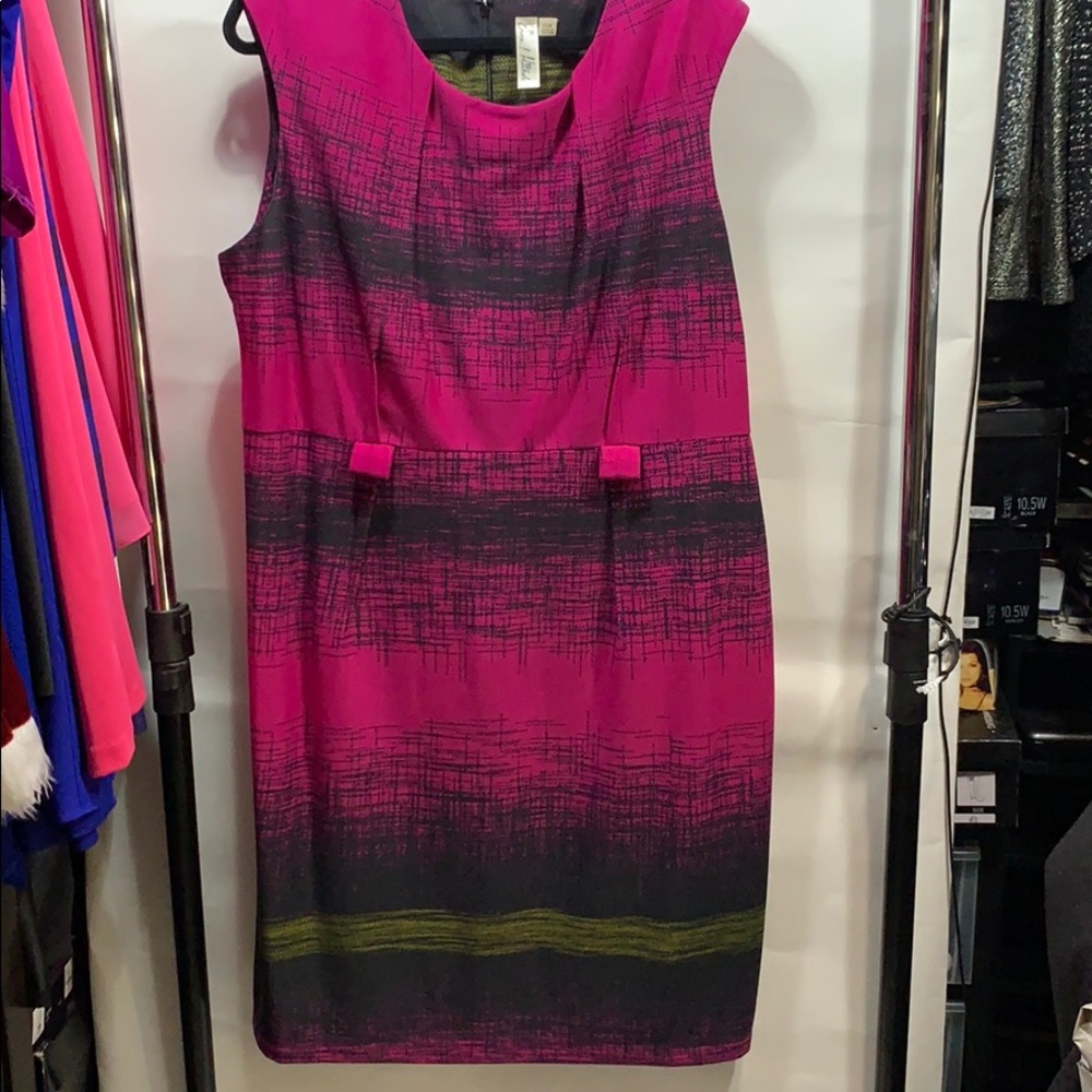 Dress - Picture 5 of 5